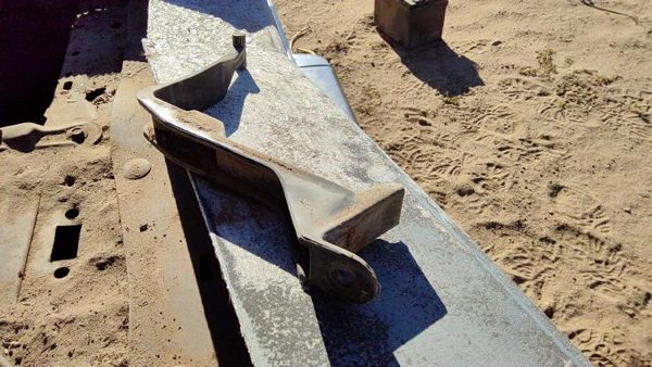 1982-1984 Deville Sedan Battery Hold Down Mount Bracket Oem 4.1l — photo 5