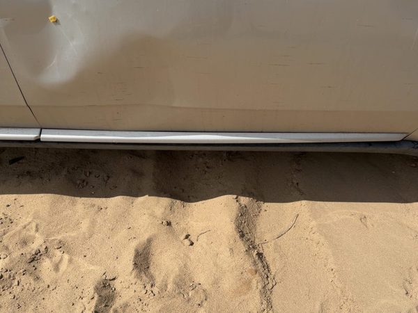 05-07 Fivehundred Passenger Front Moulding From Door Trim Strip Silver Birch Jp — photo 1
