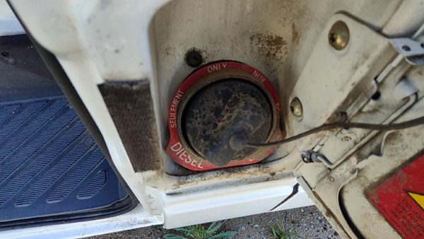 2003-2006 Dodge Sprinter Van 3500 Fuel Filler Neck Assembly With Gas Cap Oem — photo 1