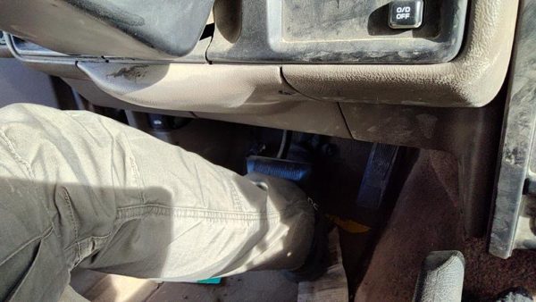 94-95 Jeep Grand Cherokee Lower Dash Under Column Knee Bolster Trim Panel Gray — photo 3