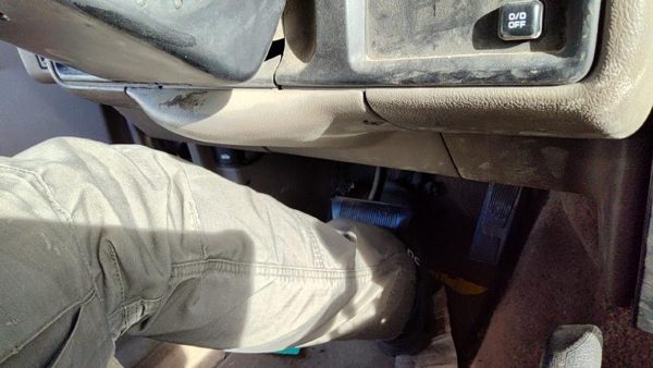 94-95 Jeep Grand Cherokee Lower Dash Under Column Knee Bolster Trim Panel Gray — photo 4