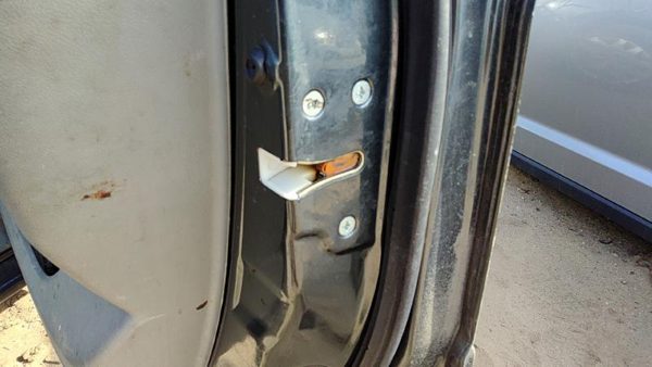 2005-2010 Honda Odyssey Passenger Right Front Door Latch With Rods/Cables Oem — photo 2