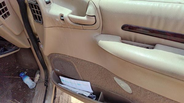 00 Town & Country Passenger Right Front Door Trim Panel With Switches Tan — photo 5