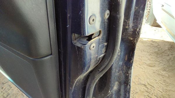 2002-2004 Jeep Grand Cherokee Passenger Right Front Door Latch With Rods/Cables — photo 1