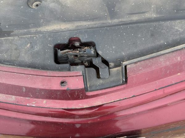 2004-2009 Toyota Prius Hood Latch Assembly With Bracket Oem 5320147020 — photo 1