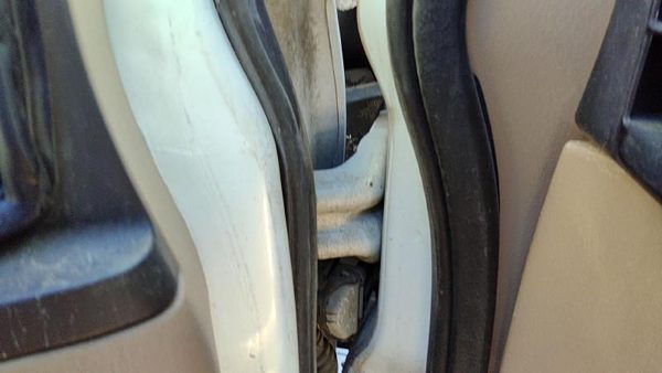 1998 Chrysler Town Cntry Front Door Hinge LH — photo 2