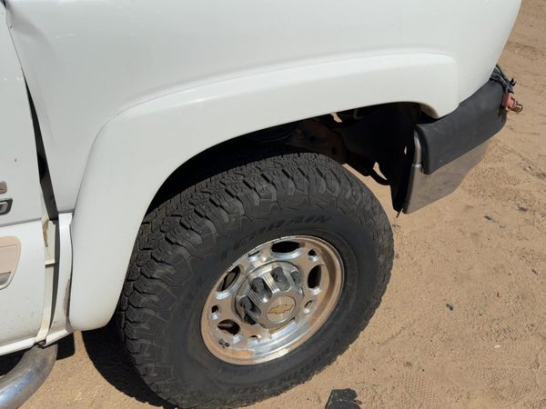 03-07 Silverado 2500 Passenger Right Front Wheel Flare Moulding Fender White 50U — photo 3