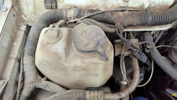 87-96 Jeep Cherokee Windshield Washer Fluid Reservoir With Pump Oem Wiper Tank — photo 1