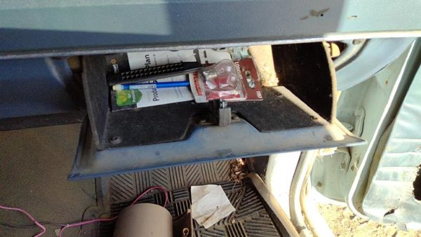 83-88 Ford Ranger Glove Box Assembly Complete Door With Latch Oem Blue — photo 4