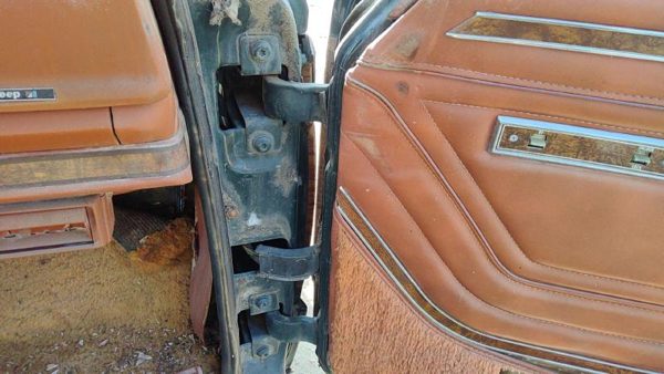1984-1991 Jeep Grand Wagoneer Passenger Right Upper Lower Door Hinge Pair Set — photo 1