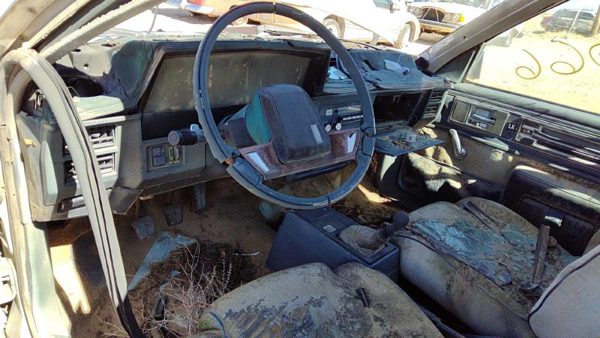 1982 Oldsmobile Firenza Crossmember/cradle/undercarria 1.8L 4 Speed MT — photo 3