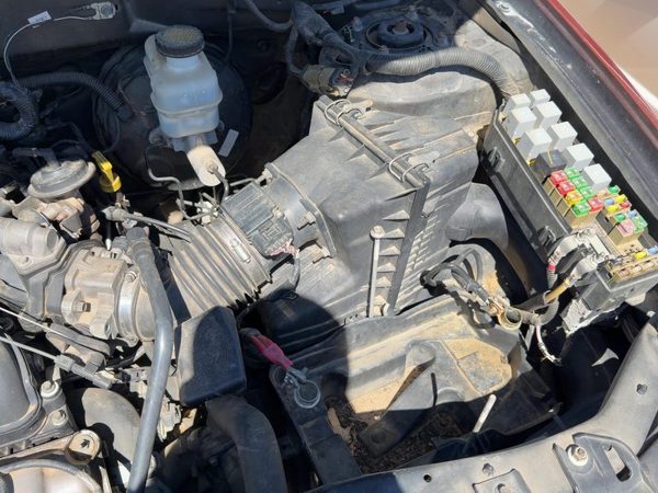 05-07 Escape Complete Air Intake Cleaner Filter Box Housing With Tube Oem 3.0L — photo 2