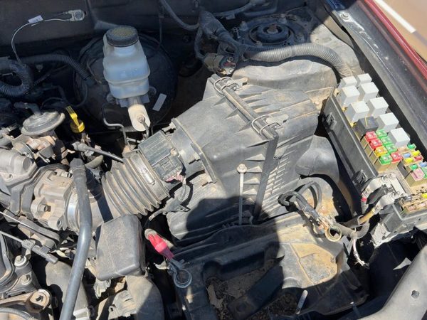 05-07 Escape Complete Air Intake Cleaner Filter Box Housing With Tube Oem 3.0L — photo 3