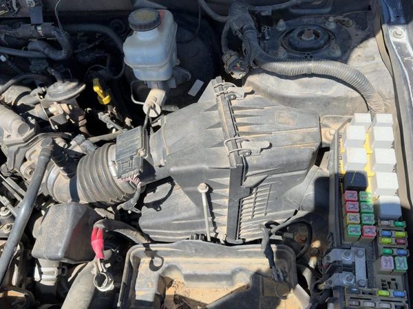 05-07 Escape Complete Air Intake Cleaner Filter Box Housing With Tube Oem 3.0L — photo 6