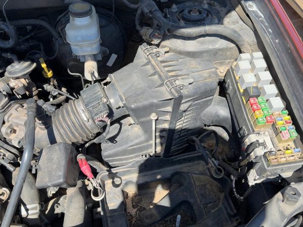 05-07 Escape Complete Air Intake Cleaner Filter Box Housing With Tube Oem 3.0L — photo 5