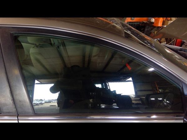 2007 Nissan Altima Front Door Glass/window RH + Free Shipping — photo 1