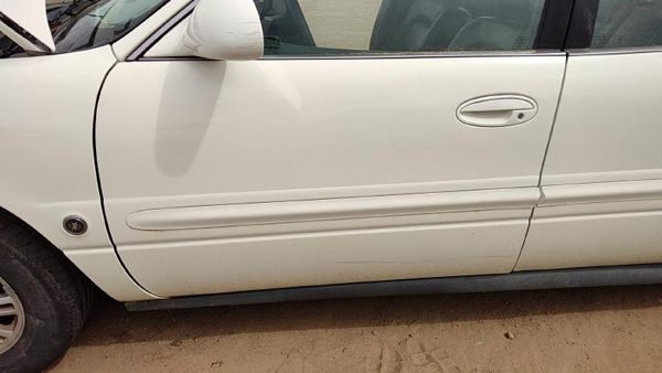 2004 Buick LeSabre Front Door LH White 40U — photo 4