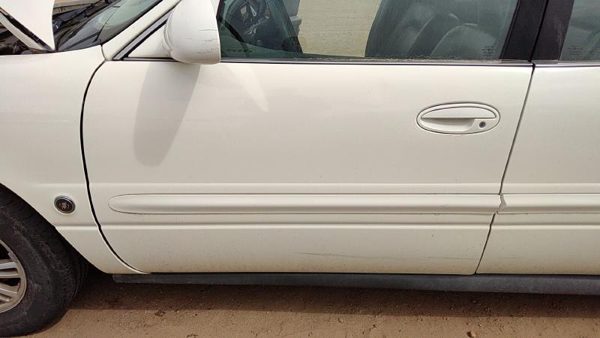 2004 Buick LeSabre Front Door LH White 40U — photo 5