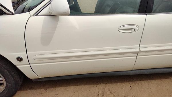 2004 Buick LeSabre Front Door LH White 40U — photo 3