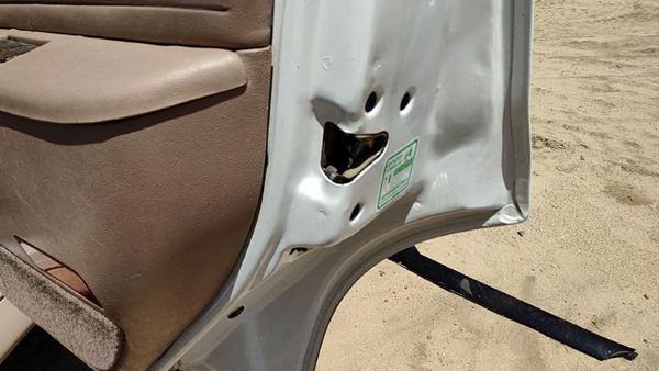 91-94 Ford Explorer Passenger Right Rear Door Latch With Rods/Cables Oem Back — photo 1