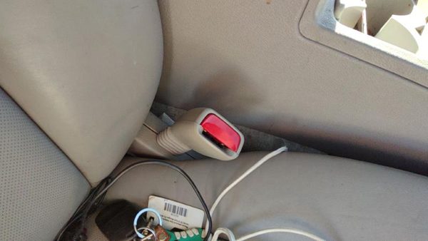 2005-2011 Cadillac Sts Passenger Right Front Seat Belt Buckle Receiver Gray 132 — photo 1