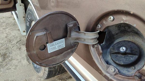 1992-1999 Chevy Suburban Fuel Tank Door With Hinge Gas Lid Oem Filler Brown — photo 4
