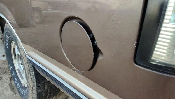 1992-1999 Chevy Suburban Fuel Tank Door With Hinge Gas Lid Oem Filler Brown — photo 2