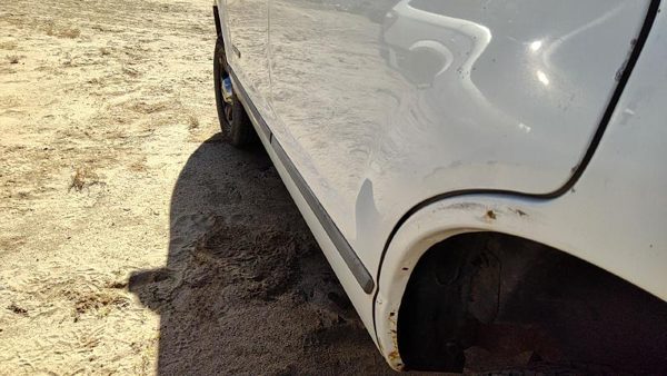 2005 Ford Explorer Rear Door LH Yz Oxford White — photo 7