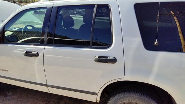 2005 Ford Explorer Rear Door LH Yz Oxford White — photo 1