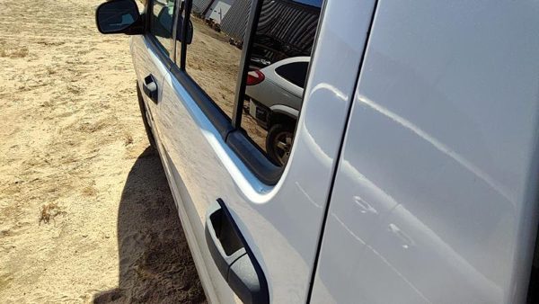 2005 Ford Explorer Rear Door LH Yz Oxford White — photo 3