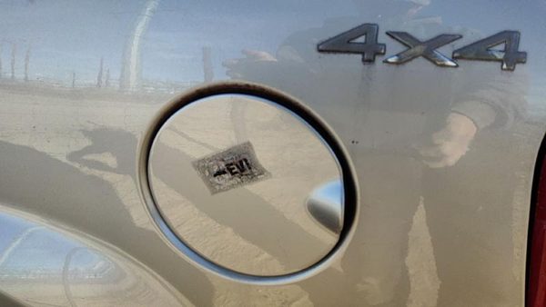 99-04 Jeep Grand Cherokee Fuel Tank Door With Hinge Gas Lid Filler Ps5 Silver — photo 1