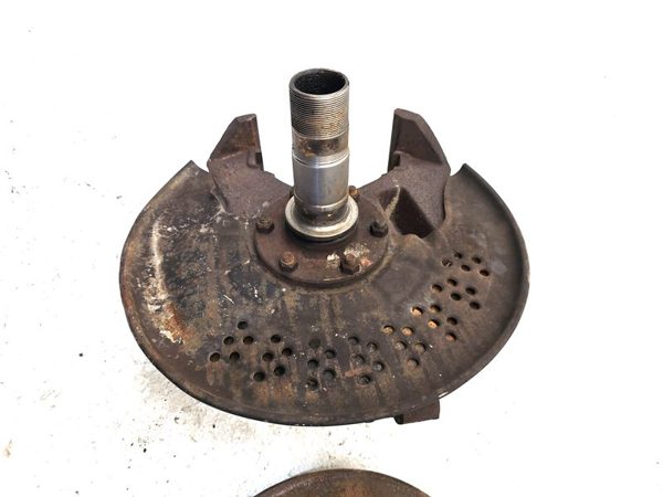 1980-1985 Ford F150 Passenger Right Front Spindle Steering Knuckle 4X4 — photo 2