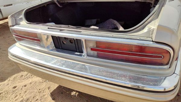 1991-1996 Buick Park Ave Ultra Middle Center Tail Light Brake Lamp Oem Rear — photo 2