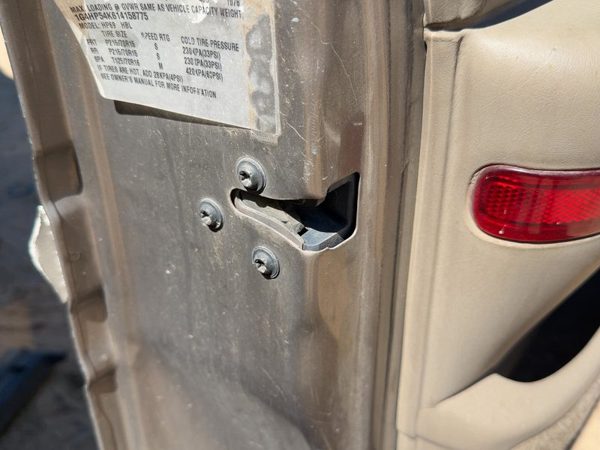 2000-2005 Buick Lesabre Driver Left Front Door Latch With Rods/Cables Oem — photo 2
