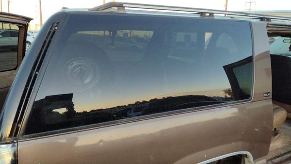 1992-1999 Chevy Suburban Passenger Right Rear Quarter Glass Back Side Window Oem — photo 2
