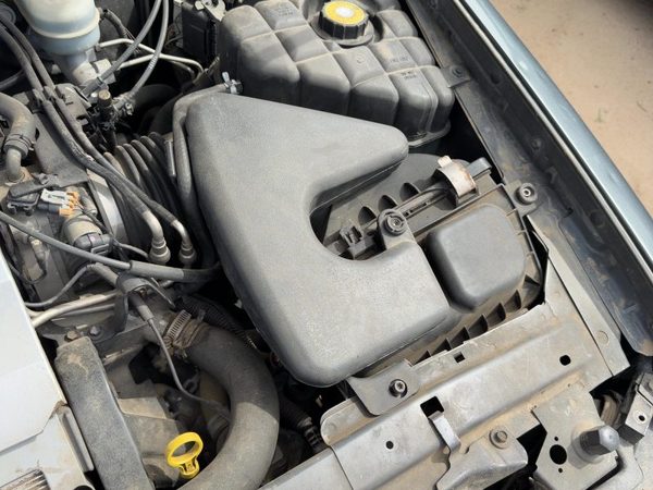 98-03 Seville Complete Air Intake Cleaner Filter Box Housing With Tube Oem 4.6L — photo 3