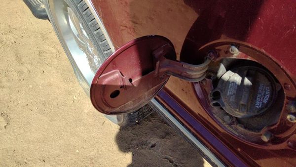1992-2000 Gmc Yukon Fuel Tank Door With Hinge Gas Lid Oem Filler Maroon 15630141 — photo 5