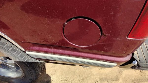 1992-2000 Gmc Yukon Fuel Tank Door With Hinge Gas Lid Oem Filler Maroon 15630141 — photo 3