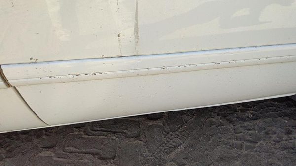 05-07 Caravan Passenger Right Front Moulding From Door Trim Strip White Pw1 — photo 4