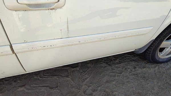 05-07 Caravan Passenger Right Front Moulding From Door Trim Strip White Pw1 — photo 2