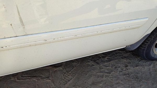 05-07 Caravan Passenger Right Front Moulding From Door Trim Strip White Pw1 — photo 5