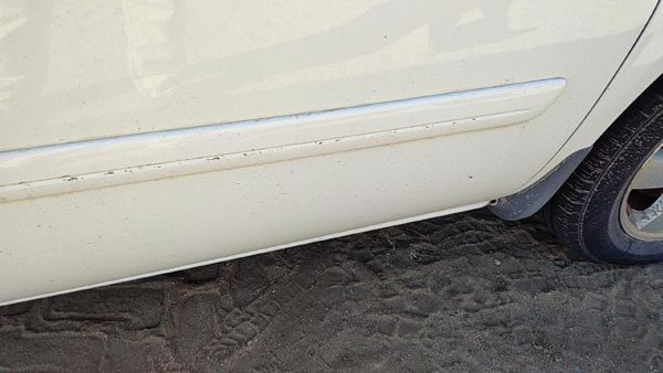 05-07 Caravan Passenger Right Front Moulding From Door Trim Strip White Pw1 — photo 6