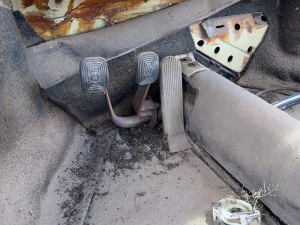 1971 Vw Super Beetle Complete Clutch And Brake Pedal Assembly Oem — photo 2