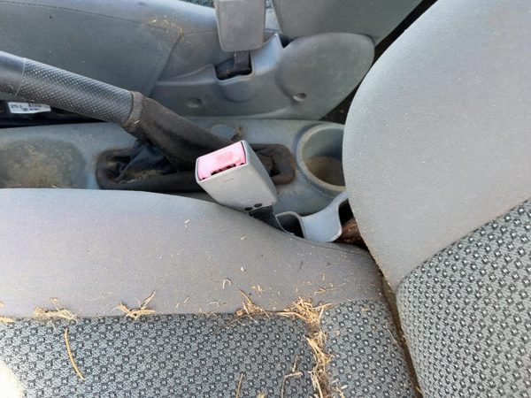 04-05 Chevy Aveo Driver Left Front Seat Belt Buckle Receiver Oem Bucket Gray 82C — photo 2