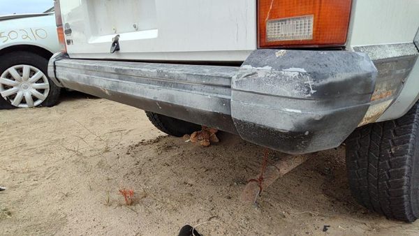 1984-1996 Jeep Cherokee Rear Bumper Assembly With Brackets Oem — photo 2