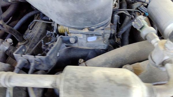 1998-1999 Chevy Suburban Throttle Body Valve Assembly Complete With Sensors 5.7L — photo 2