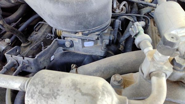 1998-1999 Chevy Suburban Throttle Body Valve Assembly Complete With Sensors 5.7L — photo 1