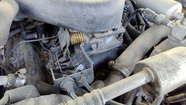 1998-1999 Chevy Suburban Throttle Body Valve Assembly Complete With Sensors 5.7L — photo 6
