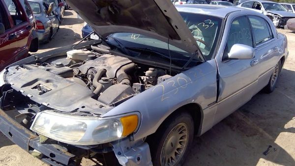 2001 Lincoln & Town Car — vehicle photo 4