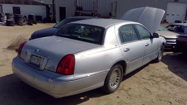 2001 Lincoln & Town Car — vehicle photo 8